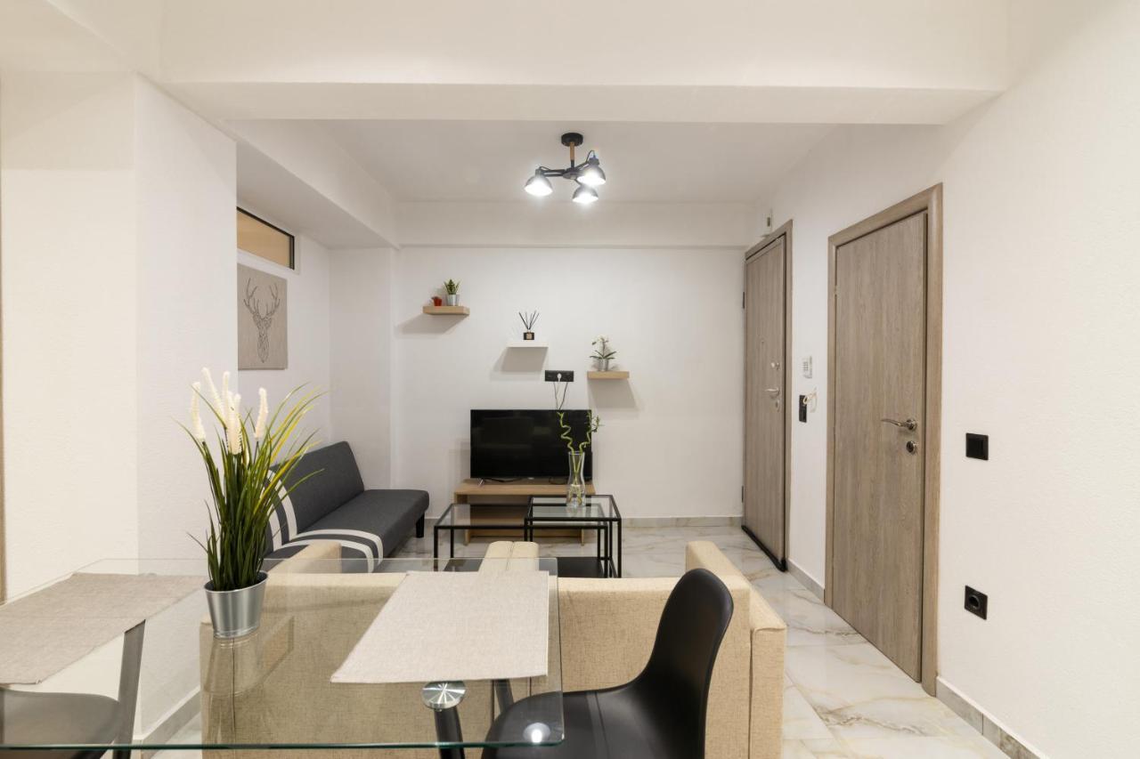 White Lux House In Town Apartment Thessaloniki Exterior photo