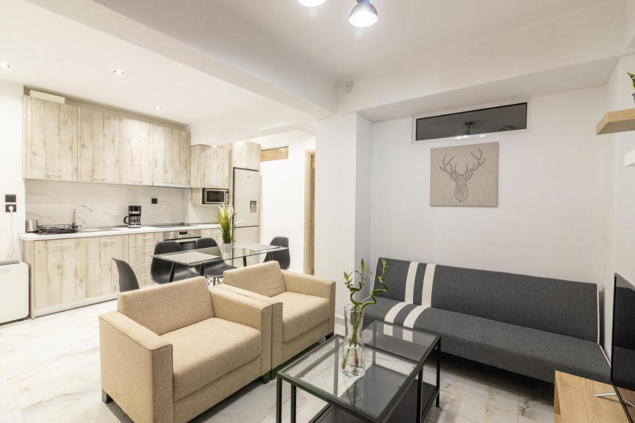 White Lux House In Town Apartment Thessaloniki Exterior photo