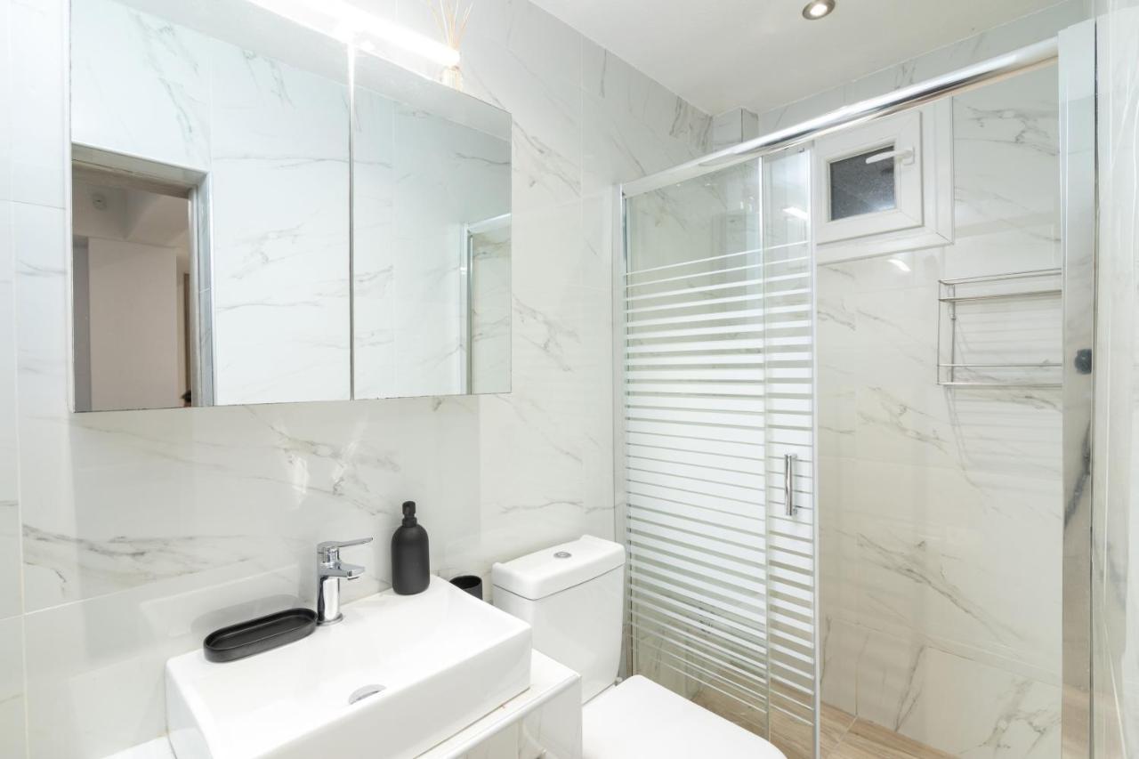 White Lux House In Town Apartment Thessaloniki Exterior photo
